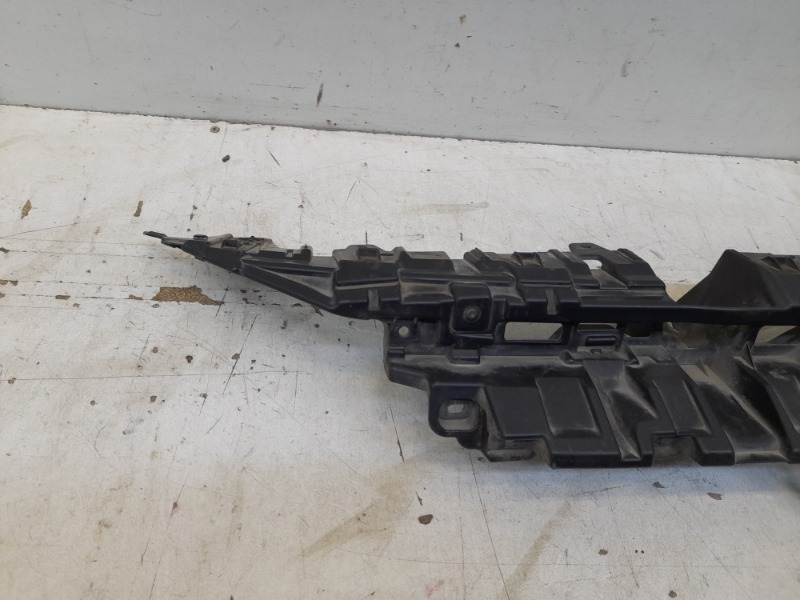 Кронштейн решетки радиатора