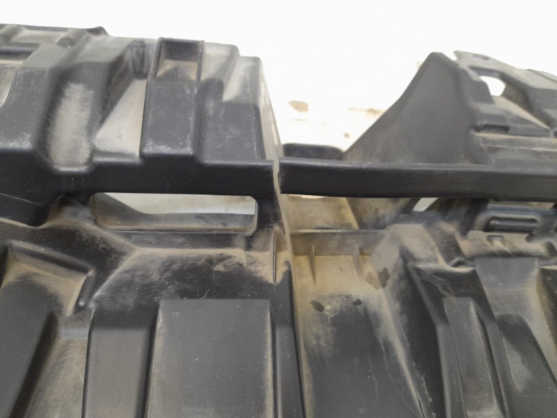 Кронштейн решетки радиатора