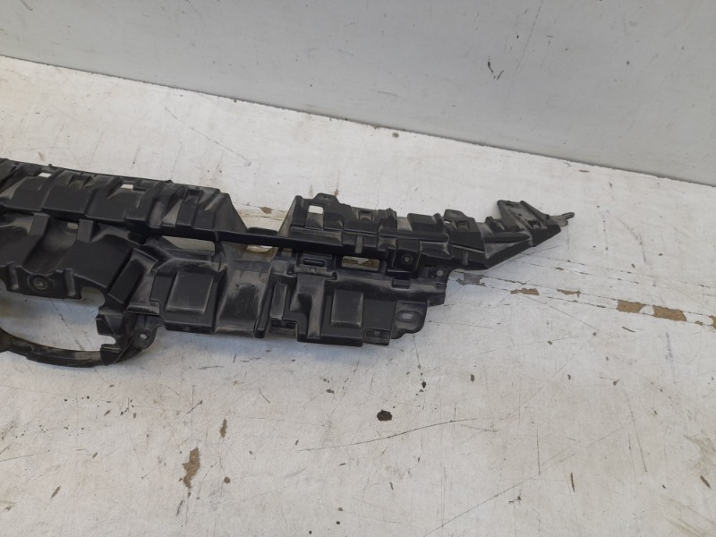 Кронштейн решетки радиатора