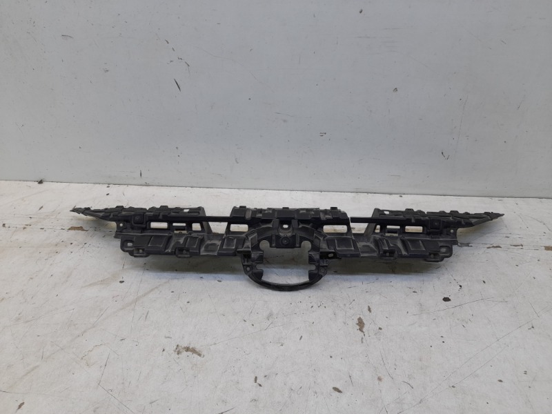 Кронштейн решетки радиатора