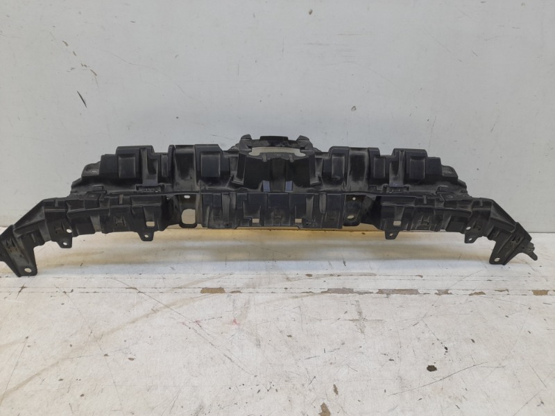 Кронштейн решетки радиатора