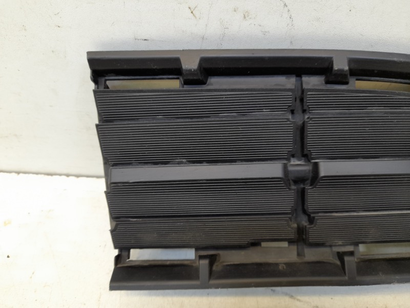 Решетка в бампер левая