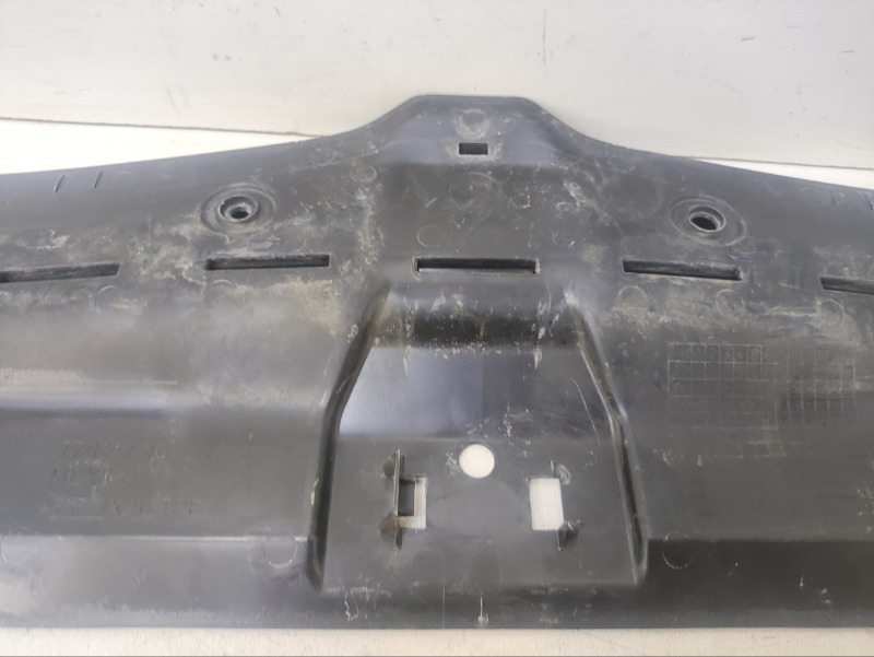 Кожух замка капота