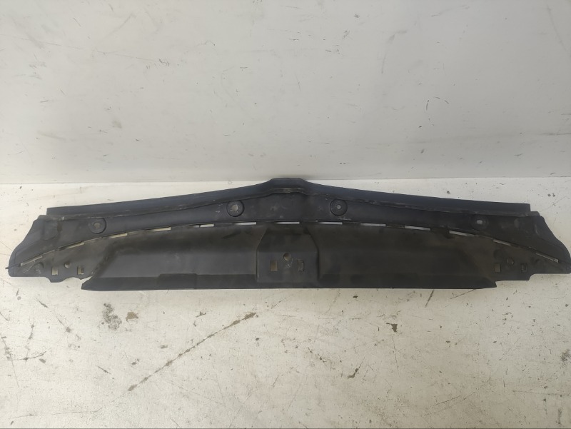 Кожух замка капота