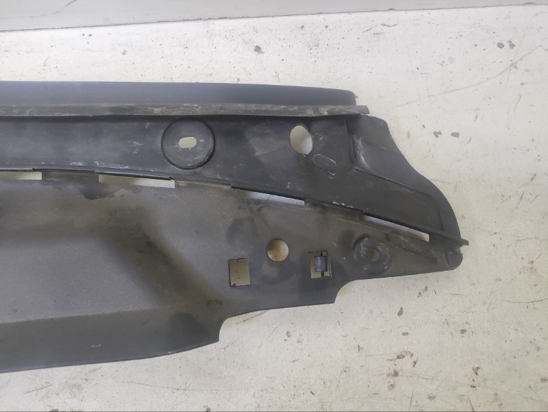 Кожух замка капота