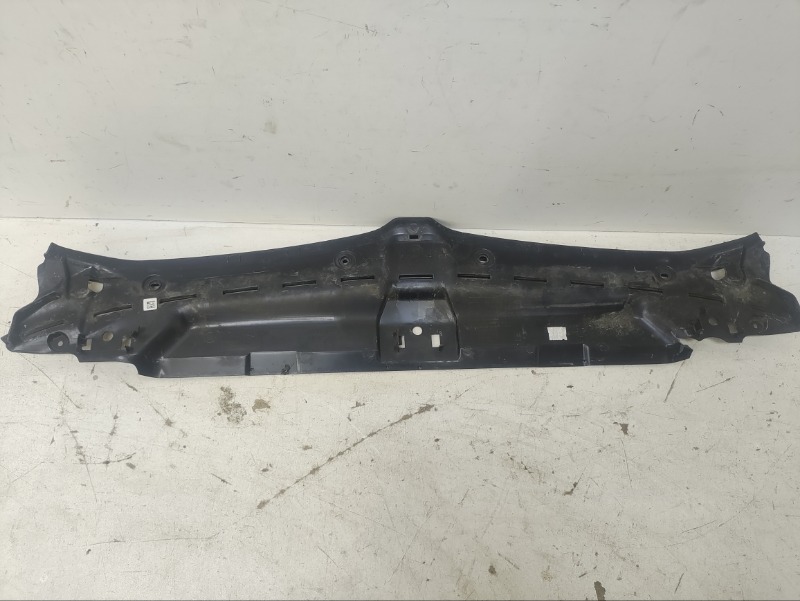 Кожух замка капота