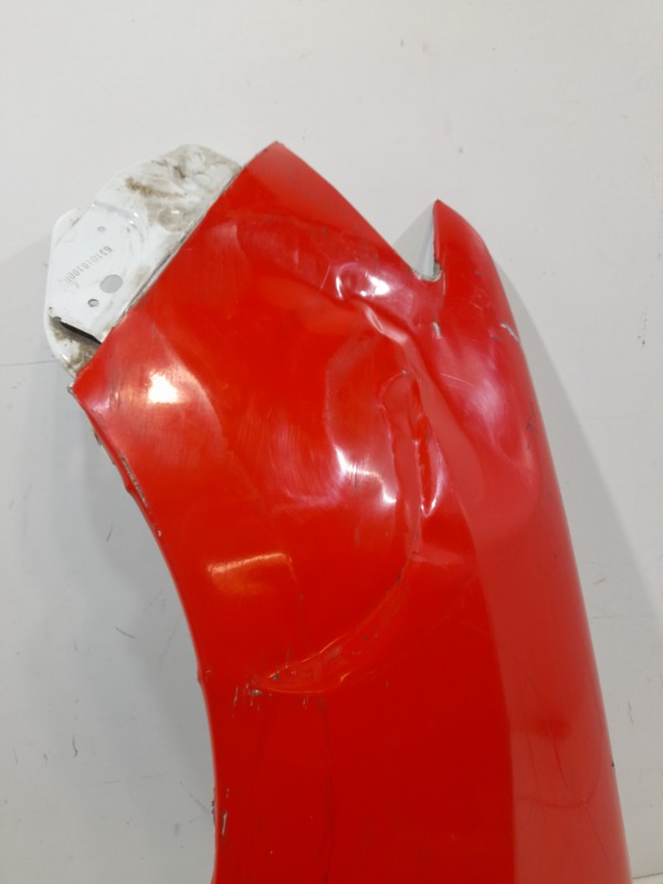 Крыло переднее левое