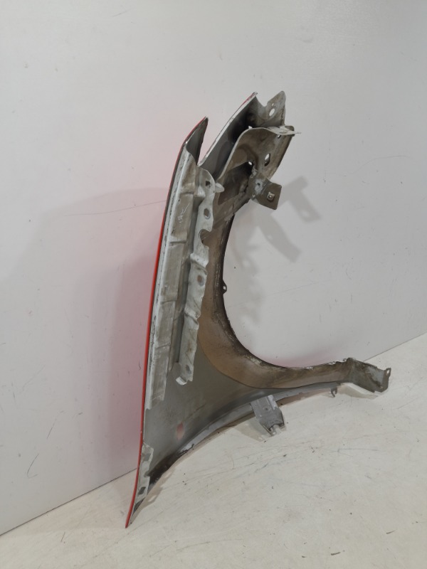 Крыло переднее левое