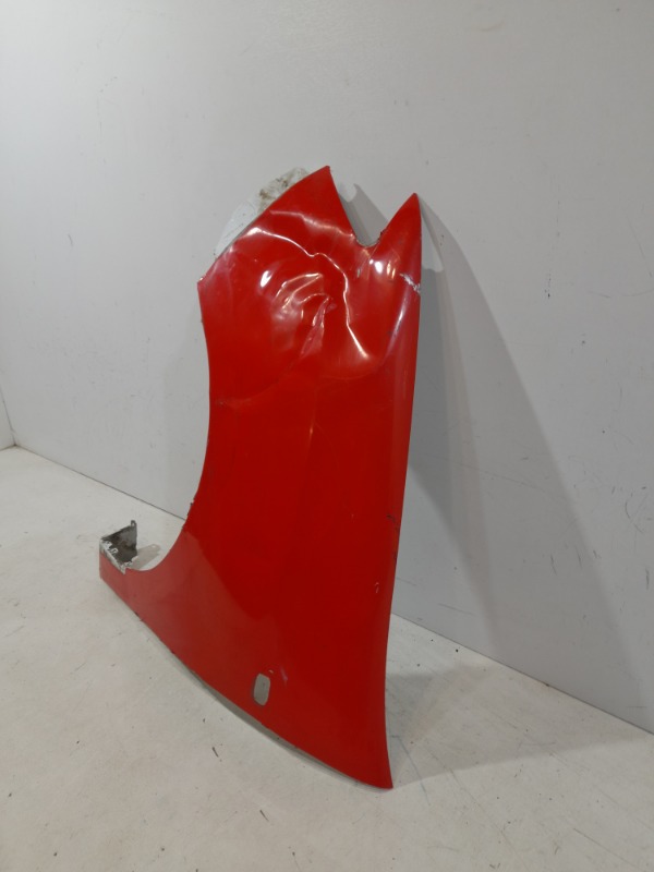 Крыло переднее левое