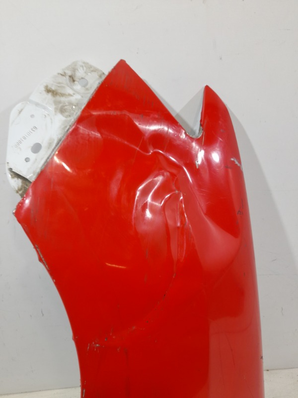 Крыло переднее левое