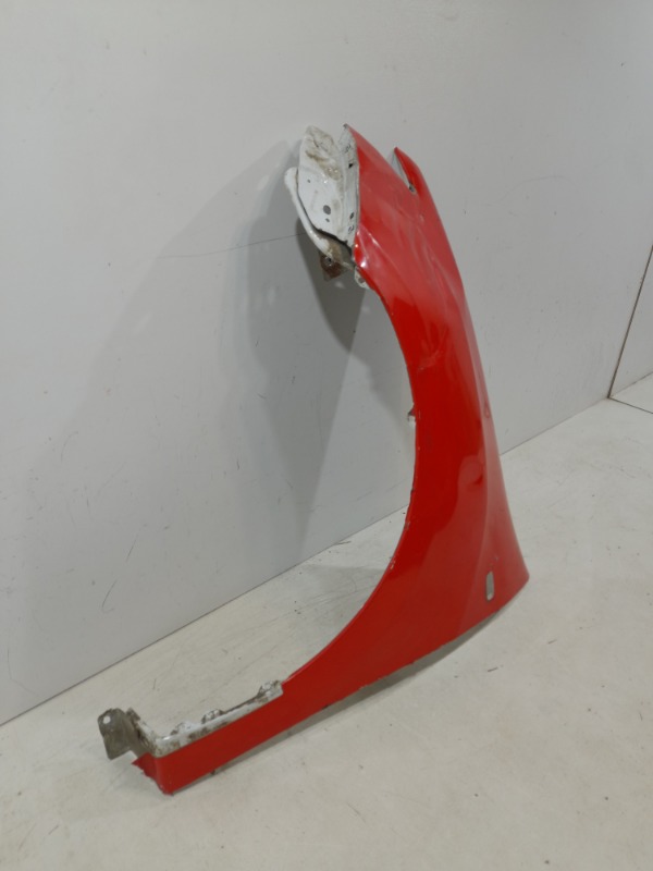 Крыло переднее левое