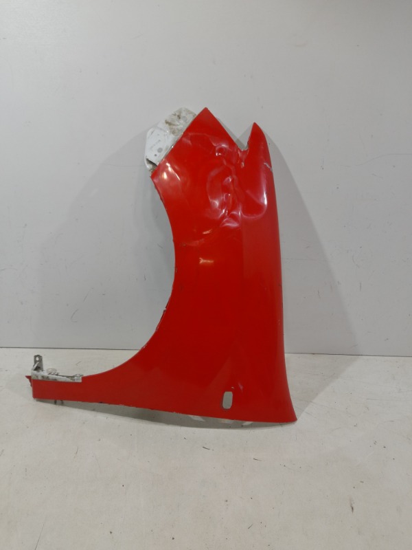 Крыло переднее левое