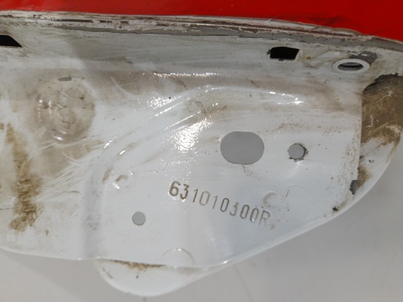 Крыло переднее левое