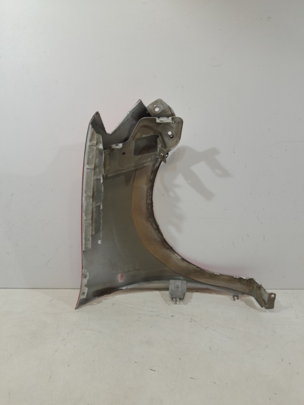 Крыло переднее левое