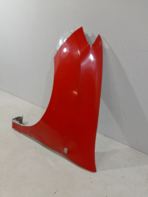 Крыло переднее левое