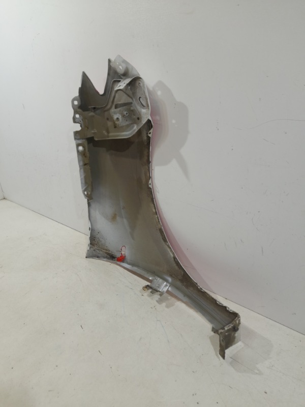 Крыло переднее левое