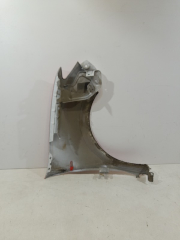 Крыло переднее левое