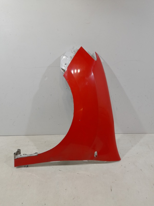 Крыло переднее левое