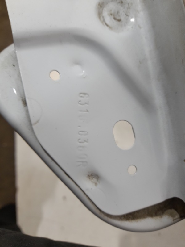 Крыло переднее левое