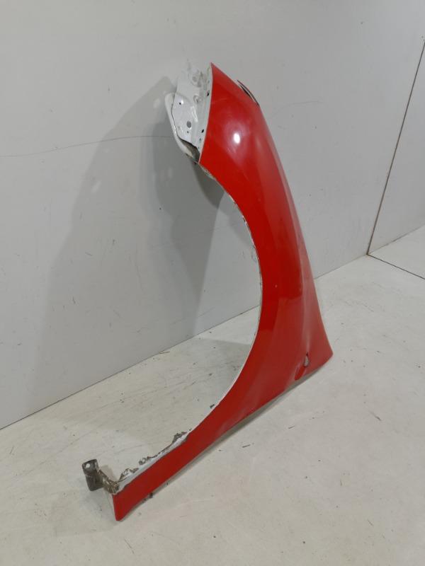 Крыло переднее левое