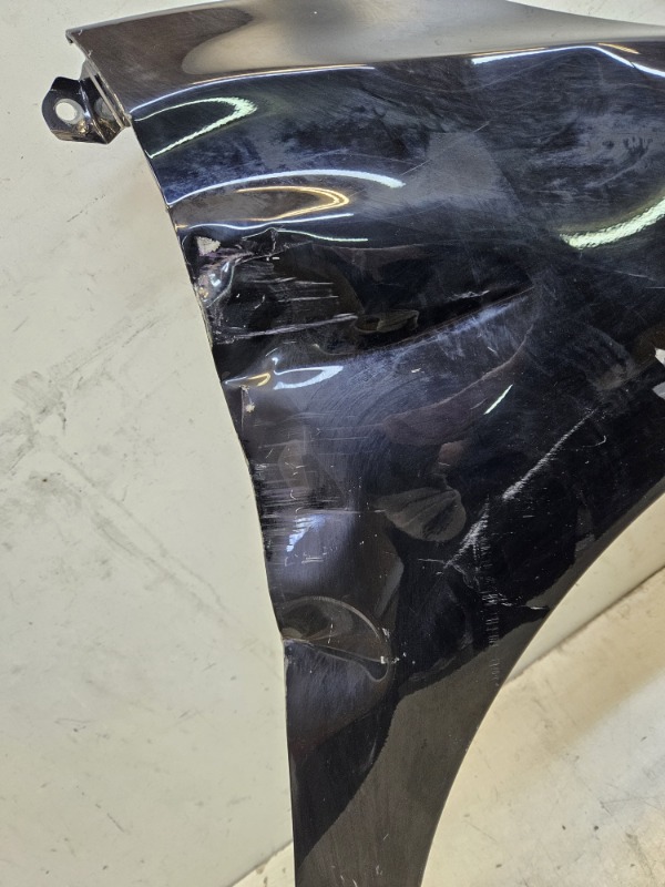 Крыло переднее правое