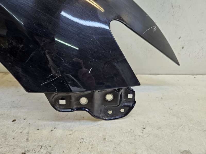 Крыло переднее правое