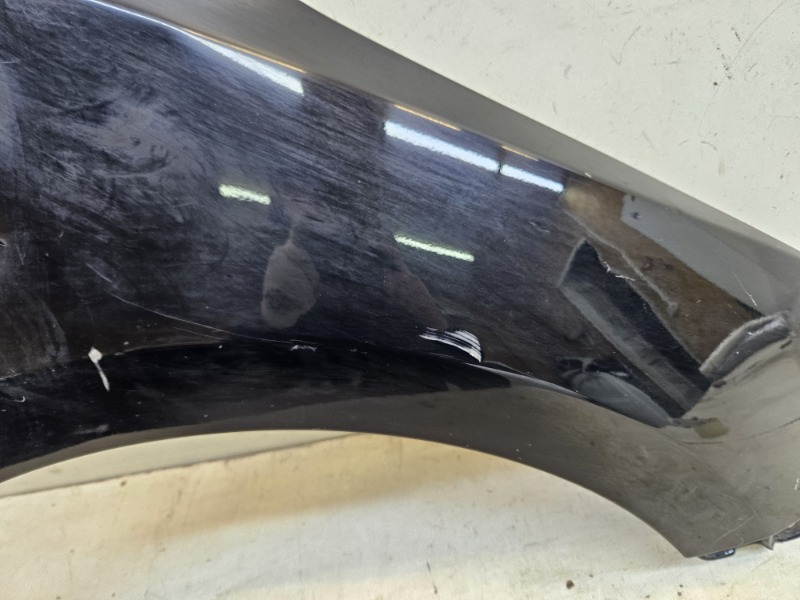 Крыло переднее правое