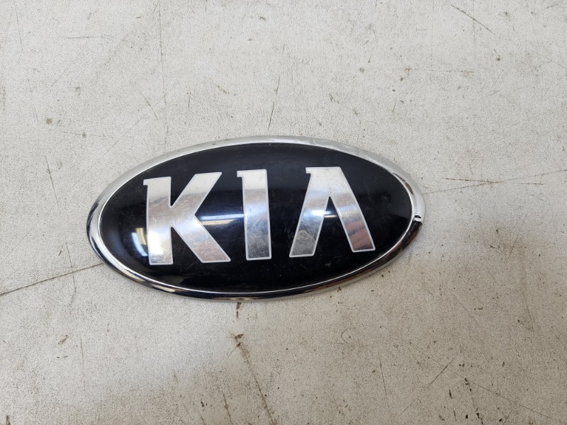 Эмблема на крышку багажника