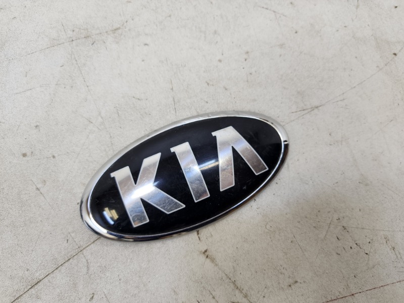 Эмблема на крышку багажника