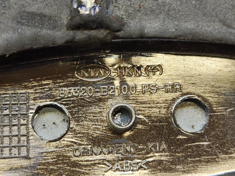 Эмблема на крышку багажника