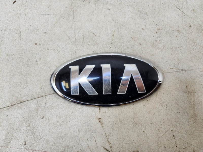 Эмблема на крышку багажника