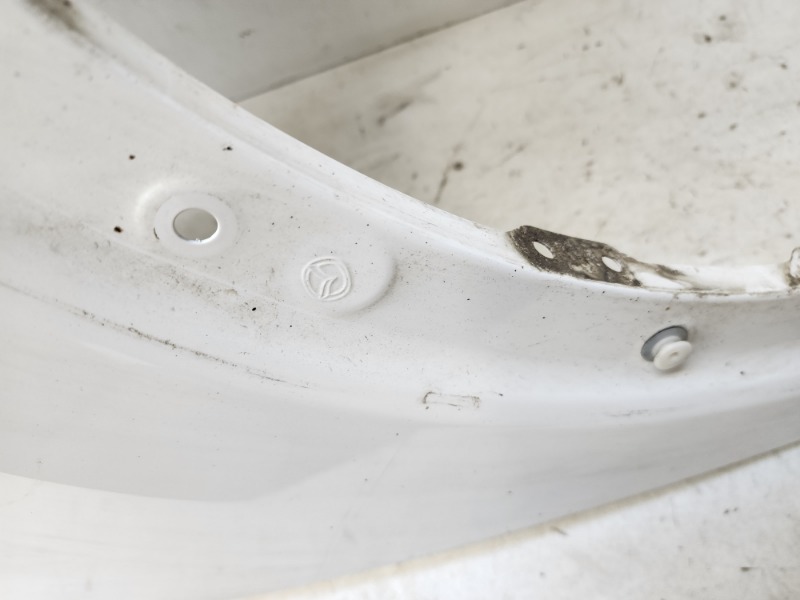 Крыло переднее правое