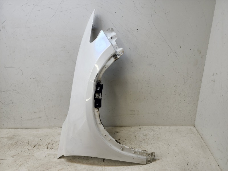 Крыло переднее правое