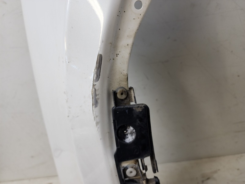 Крыло переднее правое