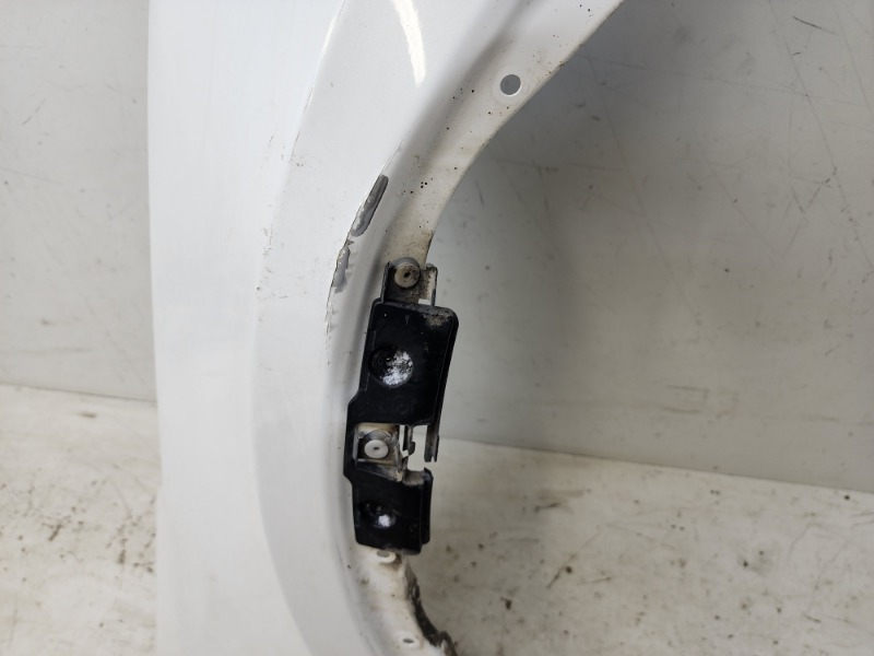 Крыло переднее правое