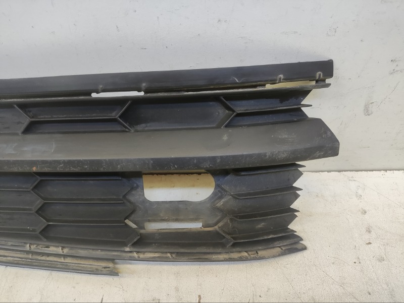 Решетка в бампер правая