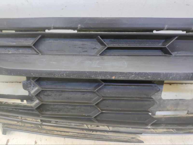 Решетка в бампер правая