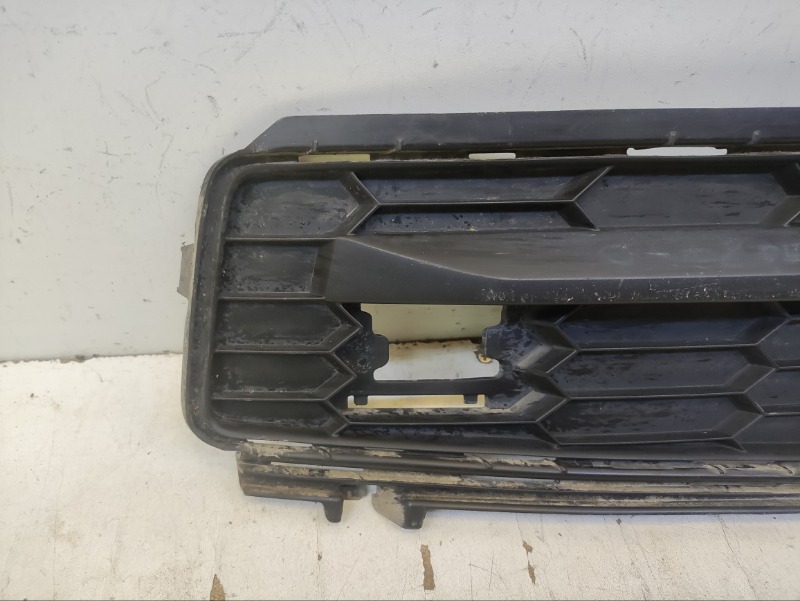 Решетка в бампер правая