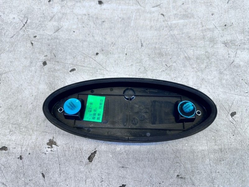 Эмблема на крышку багажника