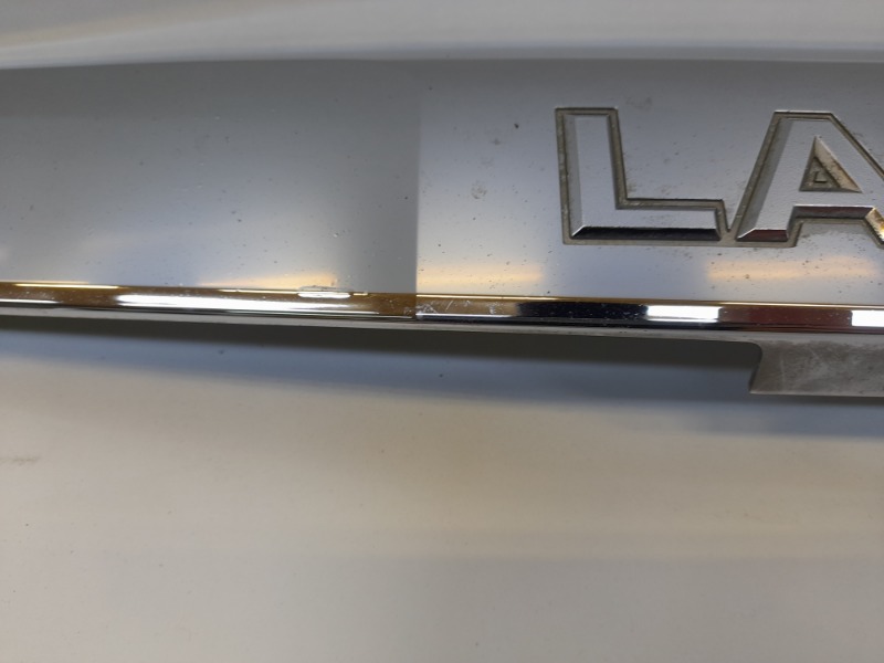 Накладка крышки багажника