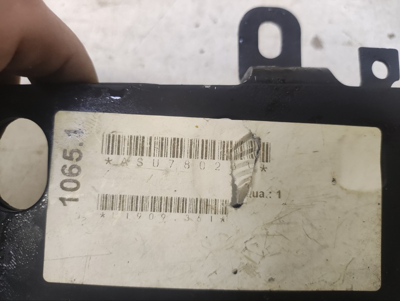 Кронштейн передней панели