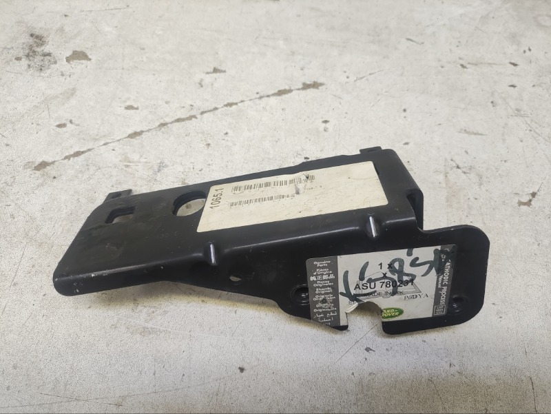 Кронштейн передней панели