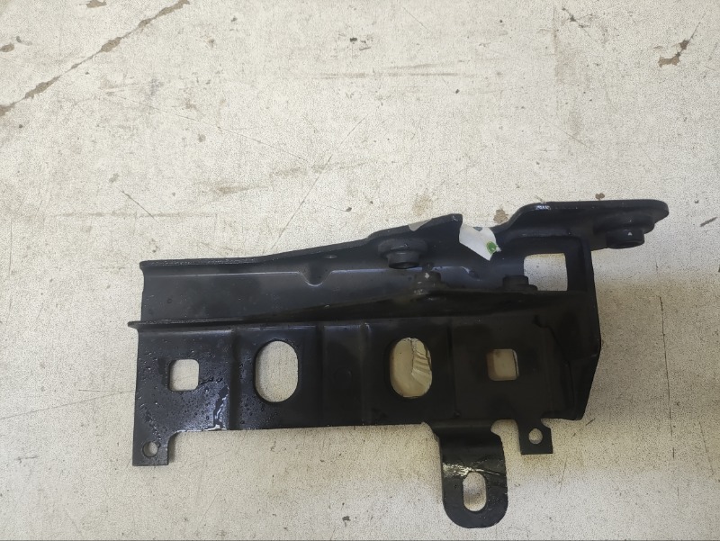 Кронштейн передней панели