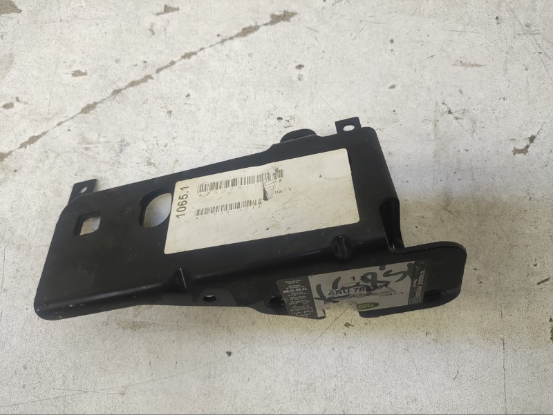 Кронштейн передней панели