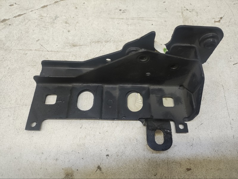 Кронштейн передней панели