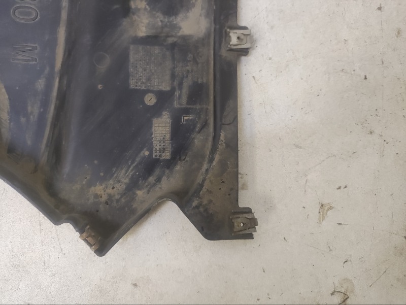 Защита антигравийная левая