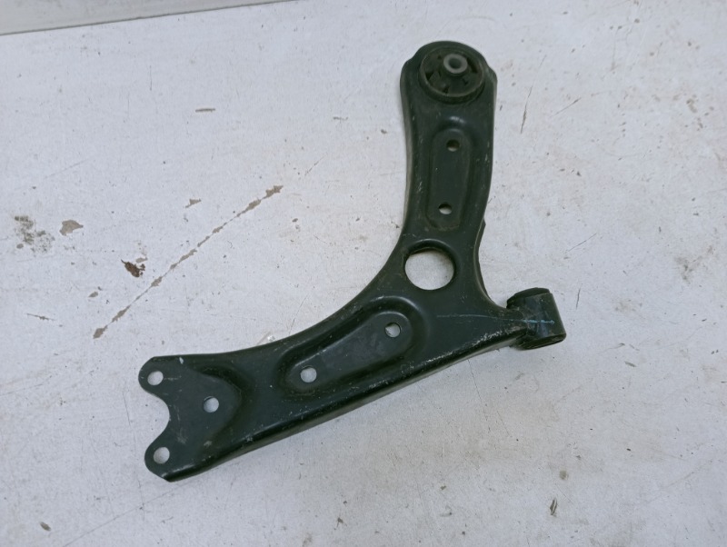 Рычаг передний правый