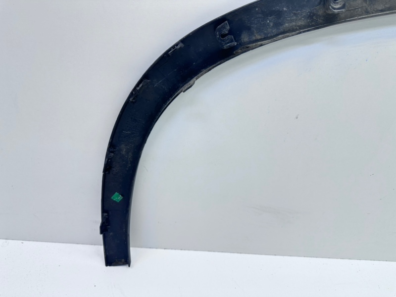 Накладка переднего крыла правого