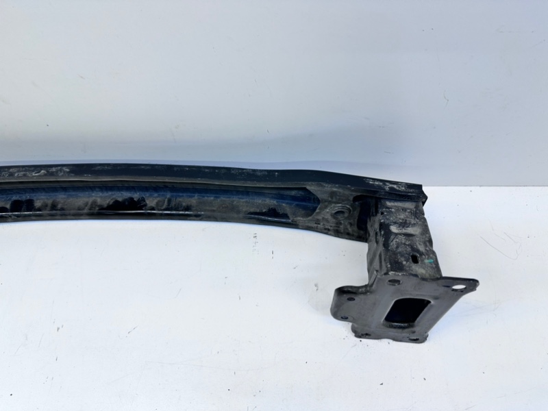 Усилитель переднего бампера