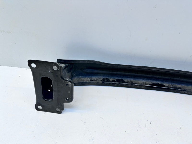 Усилитель переднего бампера